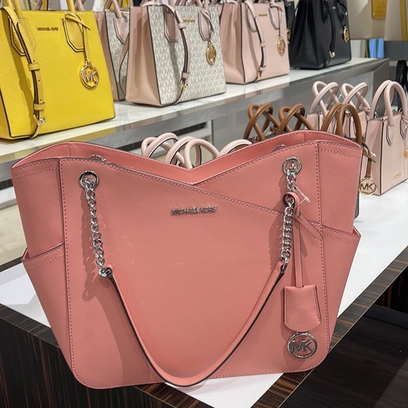 MICHAEL KORS
Jet Set Large X Chain Saffiano Leather Shoulder Tote HandBag
NWT - Picture 14 of 16